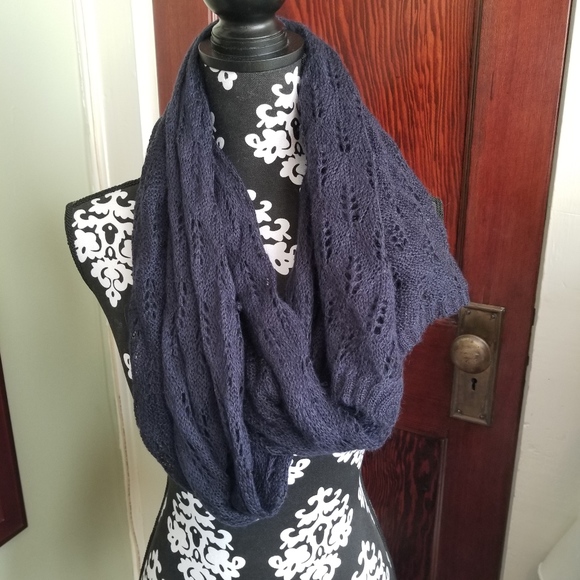 Tahari Accessories - Beautiful Navy Blue scarf